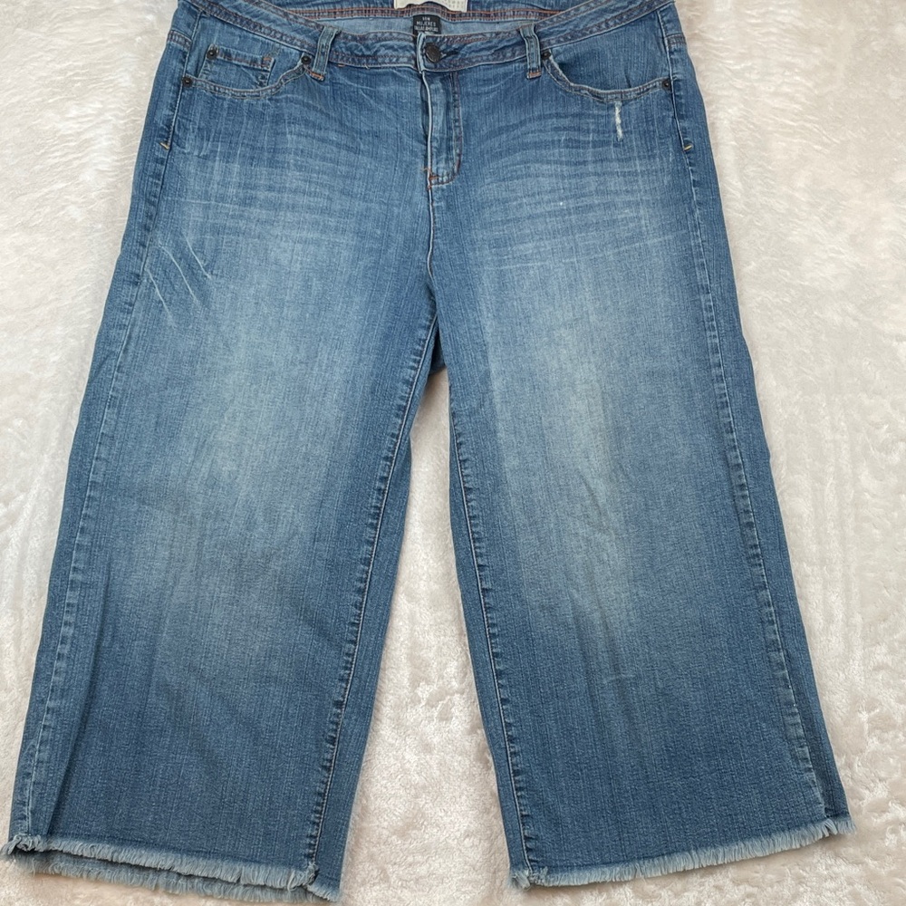 Mix It Medium Blue Cropped Raw-Hem Jeans - Picture 3 of 8
